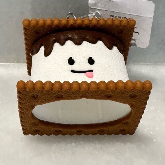 Bath & Body Works Smorrs Cracker Marshmallow Pocketbac Holder Keychain Dispenser - Picture 4 of 4